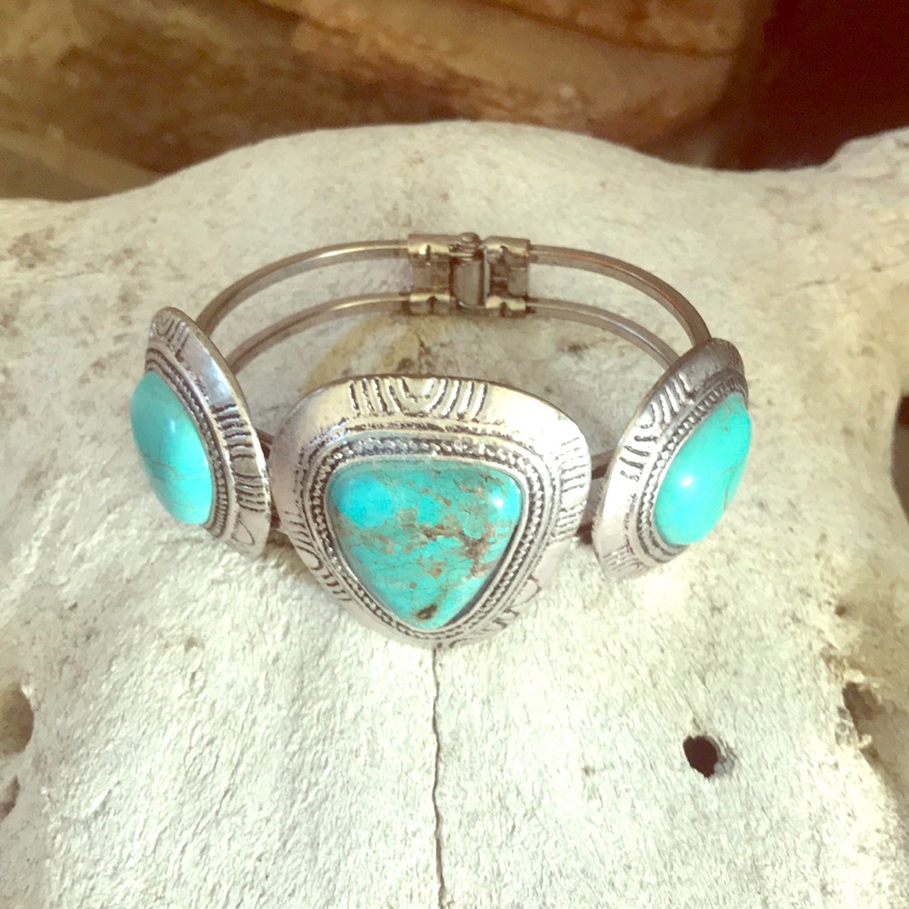 Faux Turquoise Stone Bracelet 💙🌵